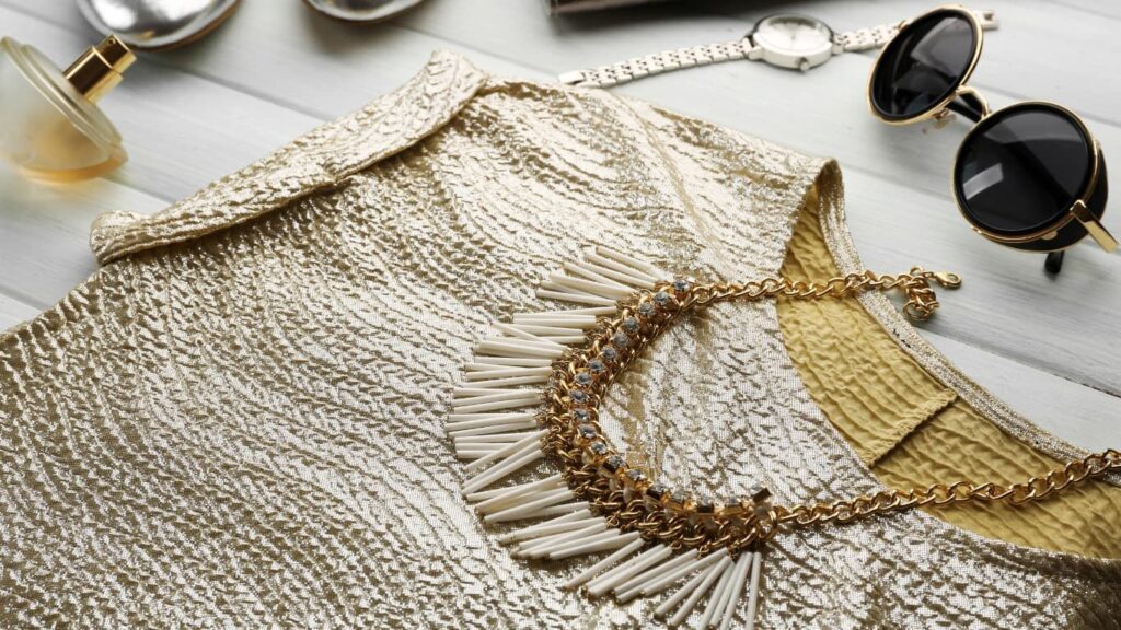 The Art of Accessorizing: How to Elevate Your Outfit with the Right Accessories